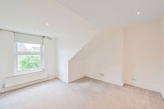 1 Bedroom Flat To Rent In Connaught Road, Harlesden, London, NW10
