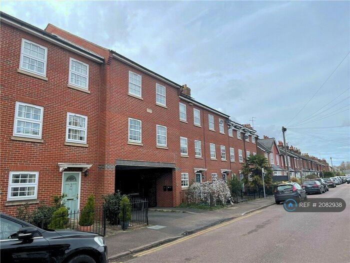 2 Bedroom Flat To Rent In Kings Road, Hitchin, SG5