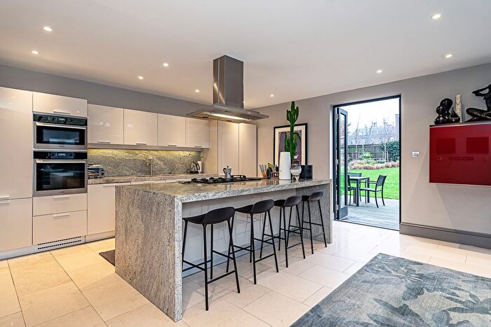 5 Bedroom Detached House For Sale In Marchwood Crescent, Ealing, W5