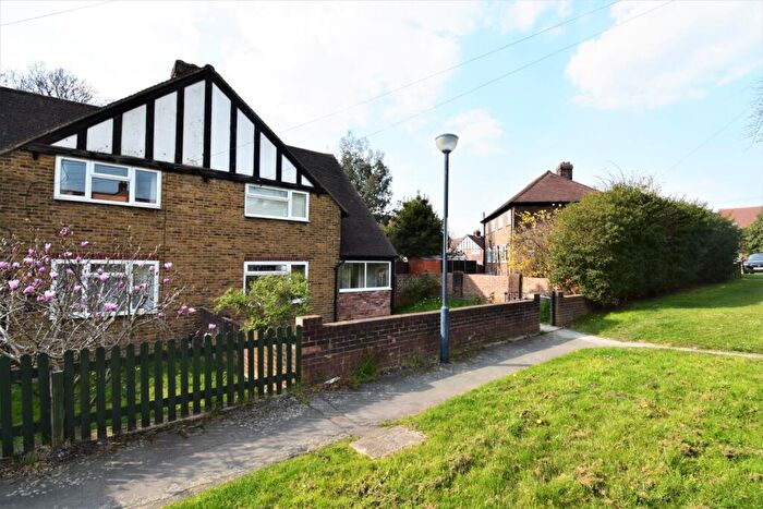 4 Bedroom Semi-Detached House To Rent In Eltham Palace Road London, SE9