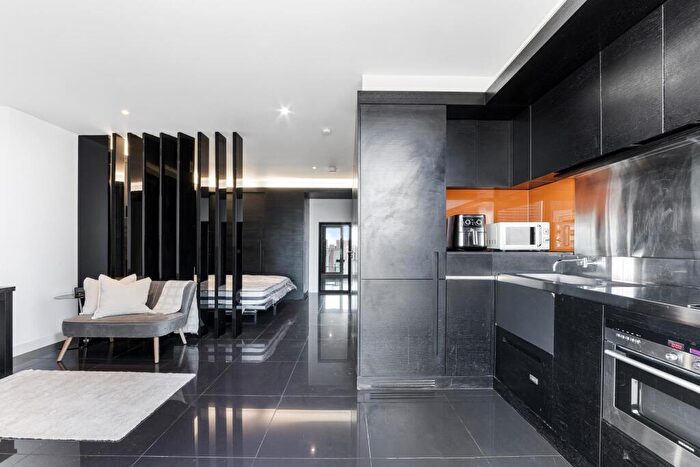 Apartment To Rent In Pan Peninsula, Canary Wharf, London, E14