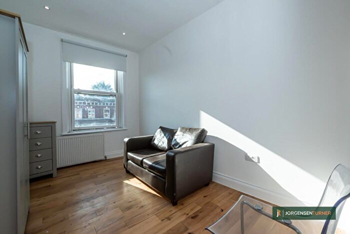 2 Bedroom Flat To Rent In Cricklewood Broadway, London, NW2