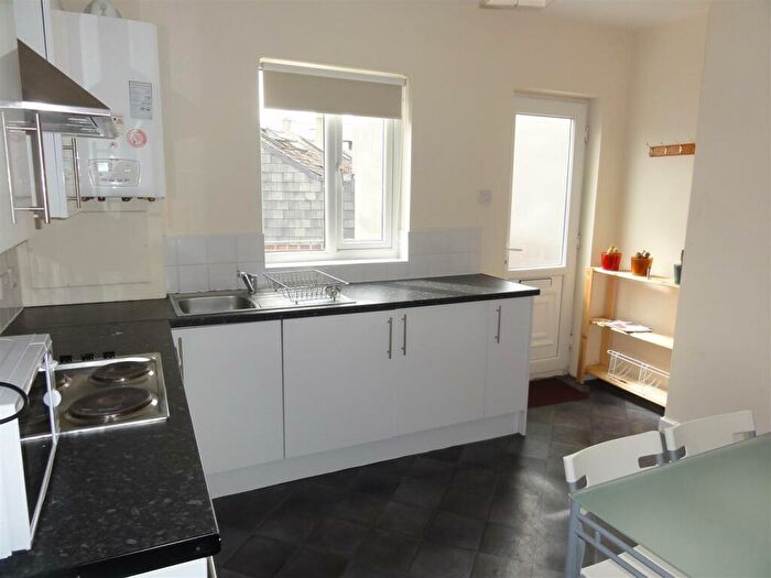 2 Bedroom Flat To Rent In A Glossop Road, Broomhill, S10