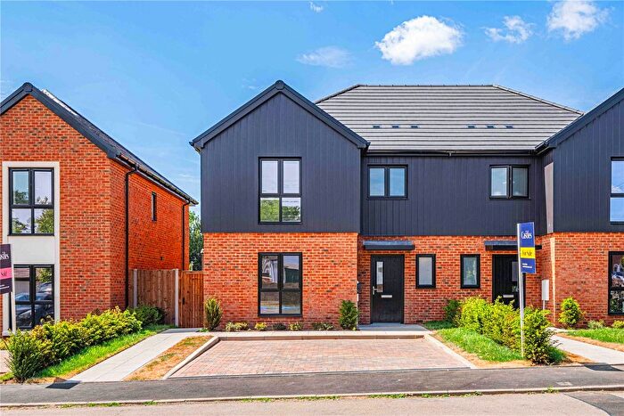 3 Bedroom Semi-Detached House For Sale In Newford Close, Hemel Hempstead, Hertfordshire, HP2