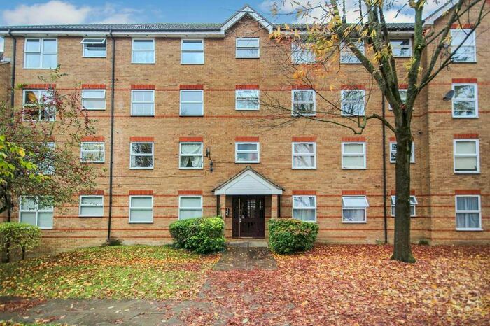 2 Bedroom Flat To Rent In Cassis Court, Loughton, IG10