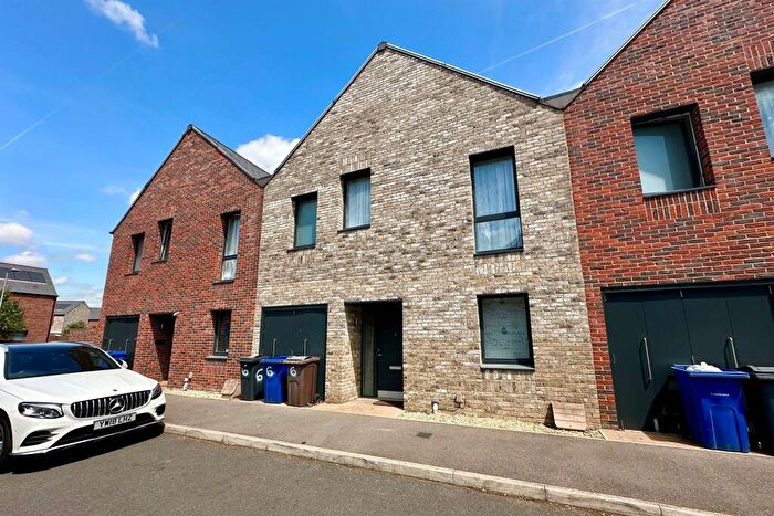 3 Bedroom Terraced House For Sale In Mulberry Way, Tilbury, RM18