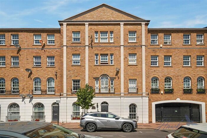2 Bedroom Flat For Sale In Helena Square, London, SE16