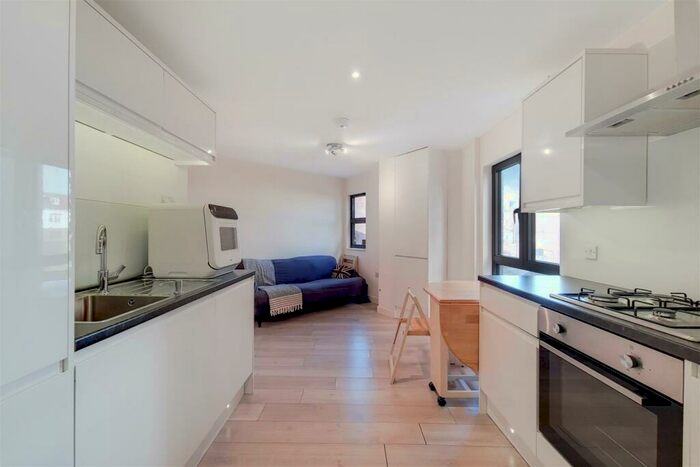 1 Bedroom Flat To Rent In Clarence Street, Kingston Upon Thames, KT1