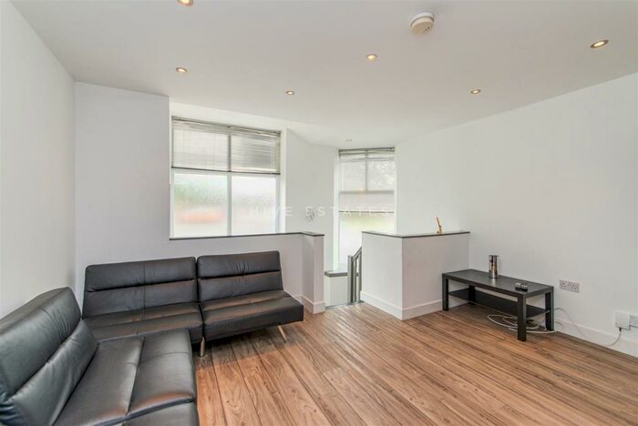 4 Bedroom Apartment To Rent In Simpson Terrace, Shieldfield, Newcastle Upon Tyne, NE2