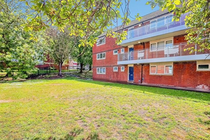 2 Bedroom Flat For Sale In Lower Harding Street, Northampton, Northamptonshire, NN1
