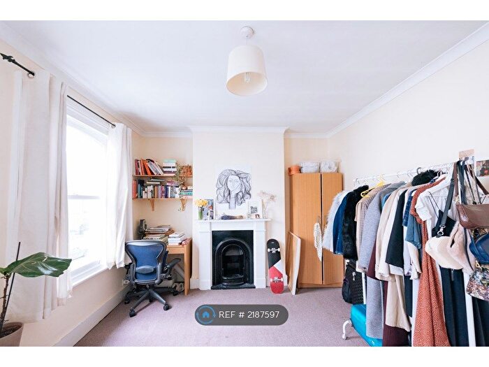 5 Bedroom Semi-Detached House To Rent In Hollydale Road, London, SE15