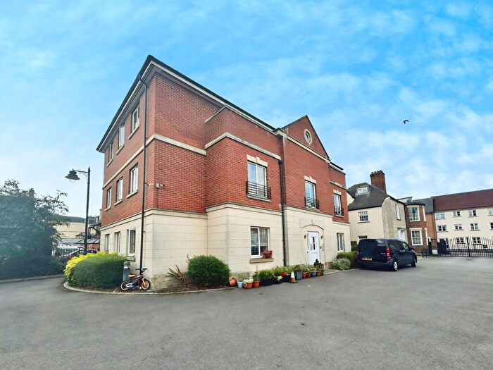 2 Bedroom Flat For Sale In Brock End, Old Town, Swindon, SN1