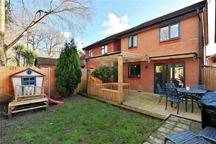 3 Bedroom Detached House For Sale In Alexandra Gardens, Knaphill, Woking, Surrey, GU21