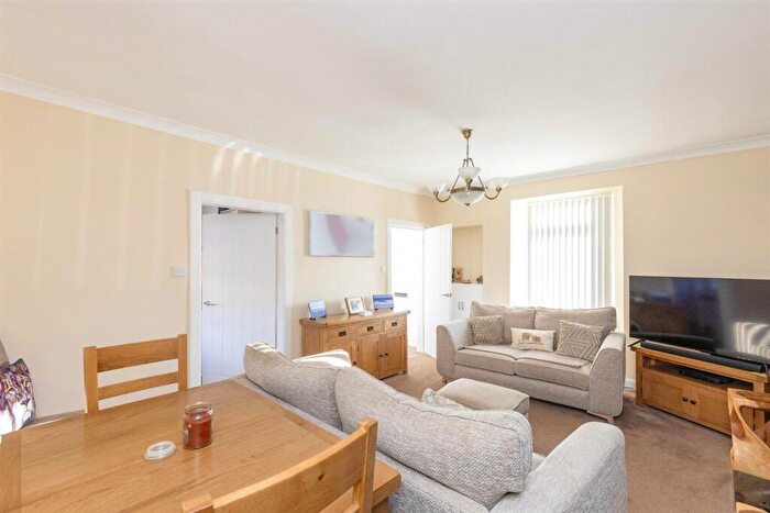 1 Bedroom Bungalow For Sale In Glasgow Road, Bathgate, EH48