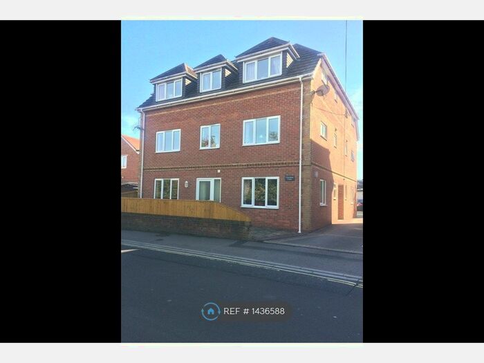 1 Bedroom Flat To Rent In Claremont Court, Hayling Island, PO11