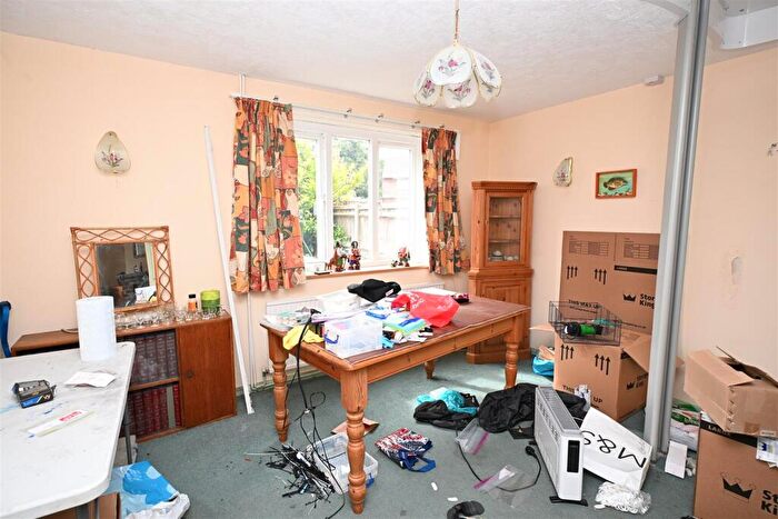 3 Bedroom Semi-Detached House For Sale In Orchard Road, Basingstoke, RG22