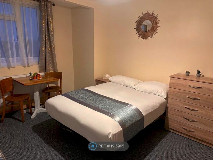 Studio To Rent In Green Lanes, London, N8