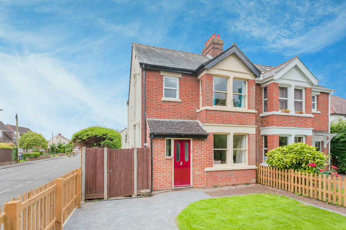 4 Bedroom Semi-Detached House To Rent In Quarry Road, OX3