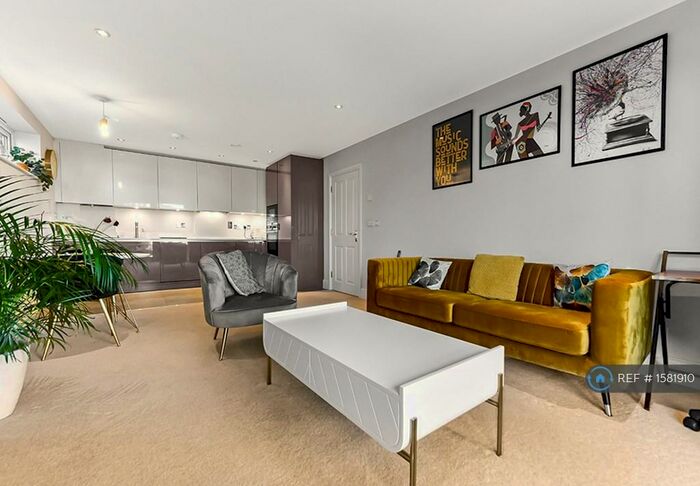 1 Bedroom Flat To Rent In Woodcote Road, Wallington, SM6