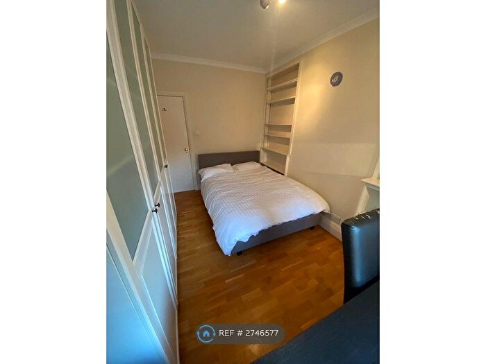 3 Bedroom Flat To Rent In Townshend Court, London, NW8
