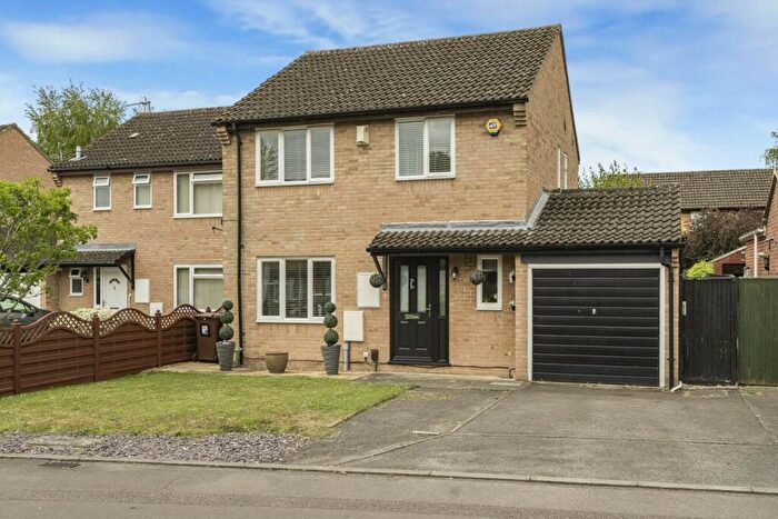 3 Bedroom Detached House For Sale In Isis Avenue, Bicester, OX26