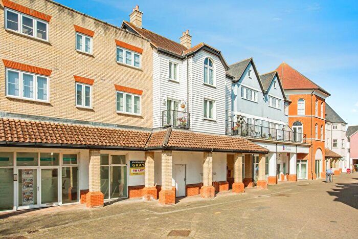 2 Bedroom Flat For Sale In Roche Close, Rochford, Essex, SS4