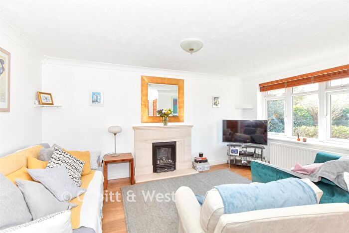 3 Bedroom Semi-Detached House For Sale In Windsor Road, Chichester, West Sussex, PO19