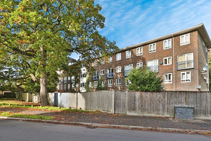 3 Bedroom Maisonette For Sale In Turlin Road, Poole, Dorset, BH16