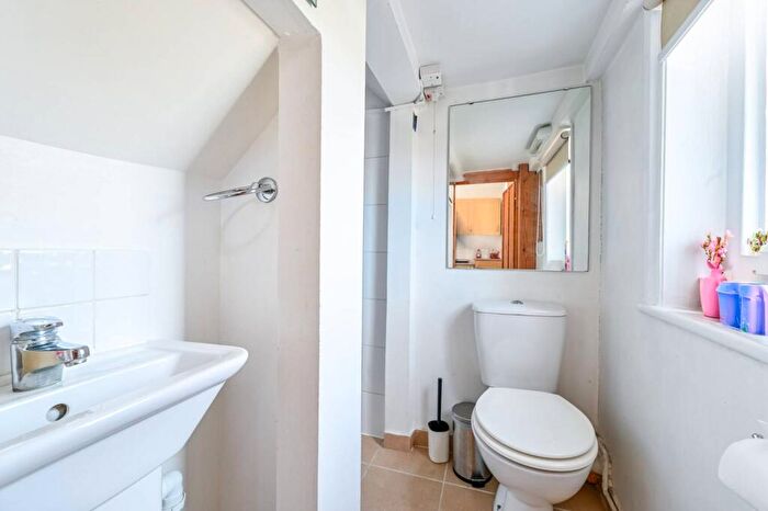 Studio To Rent In Tottenham Lane, Crouch End, London, N8