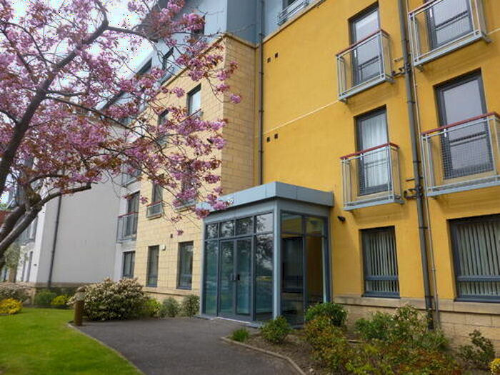 3 Bedroom Flat To Rent In Barnton Grove, Edinburgh, EH4