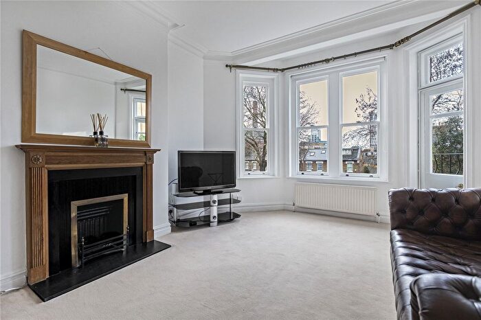 2 Bedroom Flat For Sale In Cremorne Road, London, SW10