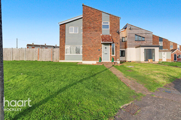 4 Bedroom Detached House For Sale In Chestnut Path, Rochford, SS4