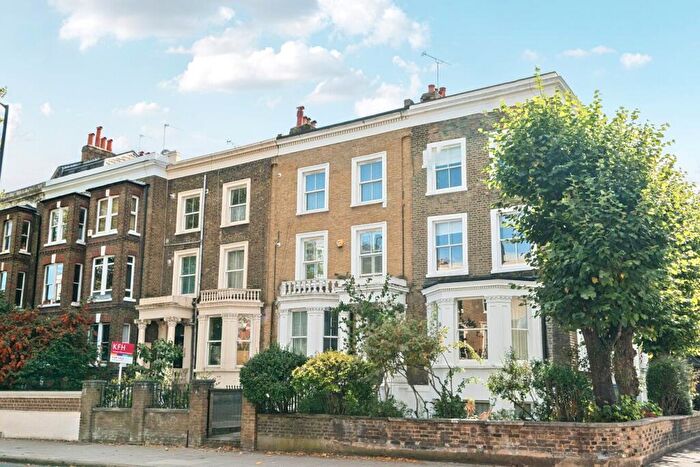 2 Bedroom Flat For Sale In Peckham Road, London, SE5