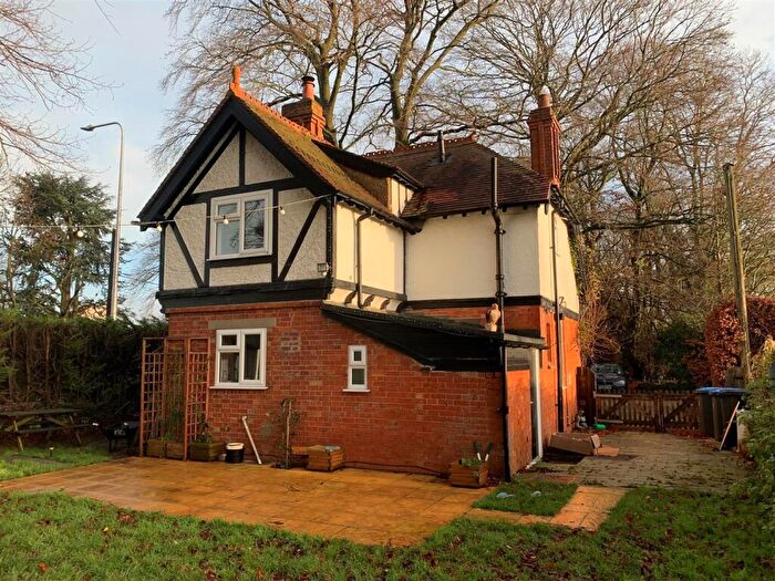 3 Bedroom Detached House To Rent In Ashlawn Road, CV22