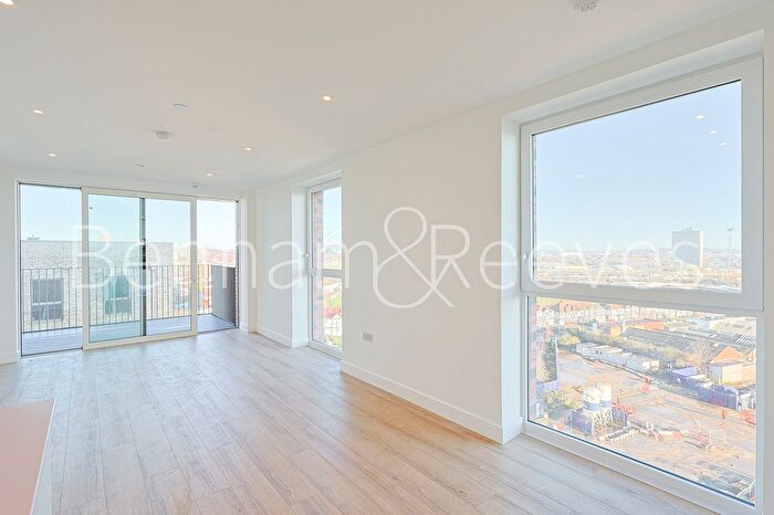 2 Bedroom Flat To Rent In Quay Walk, Grand Union, HA0