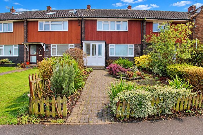 3 Bedroom End Of Terrace House For Sale In Lee Walk, Basildon, SS16