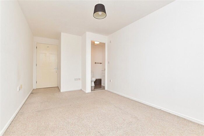 2 Bedroom Flat For Sale In Croydon Road, Beckenham, Kent, BR3