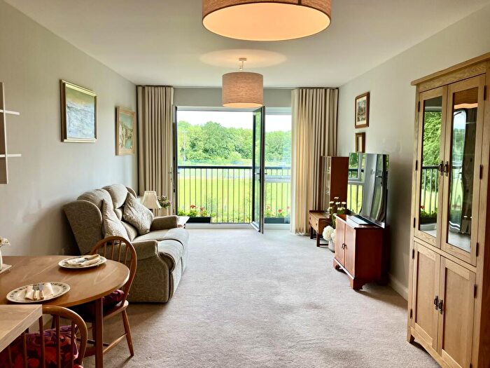 1 Bedroom Flat For Sale In Old Schools Lane, Epsom, KT17