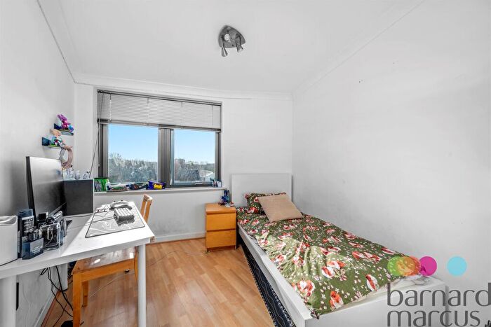 2 Bedroom Flat For Sale In Lanacre Avenue, London, NW9