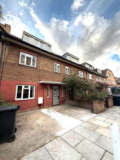 4 Bedroom Town House To Rent In Stothard Street, Stepney Green, E1