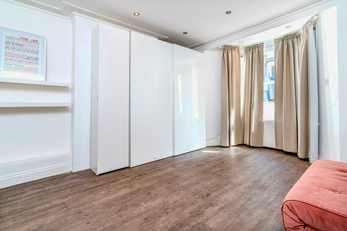 Apartment To Rent In Aberdeen Road, Highbury, London, N5