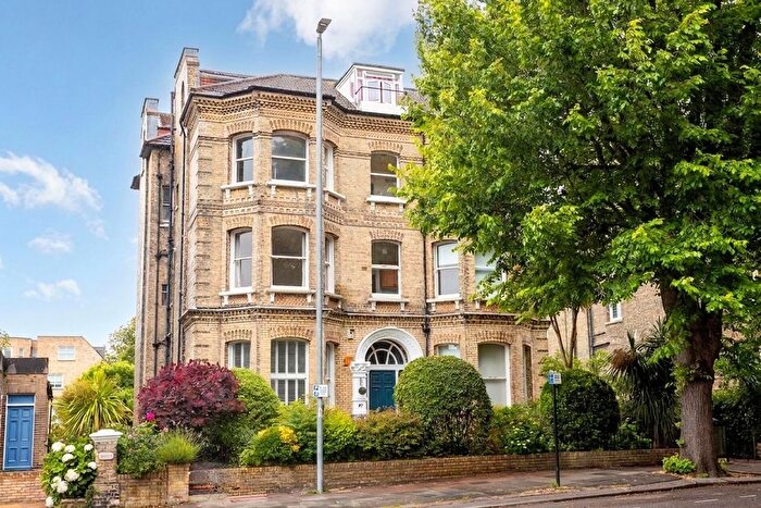 3 Bedroom Flat To Rent In The Drive, Hove, BN3