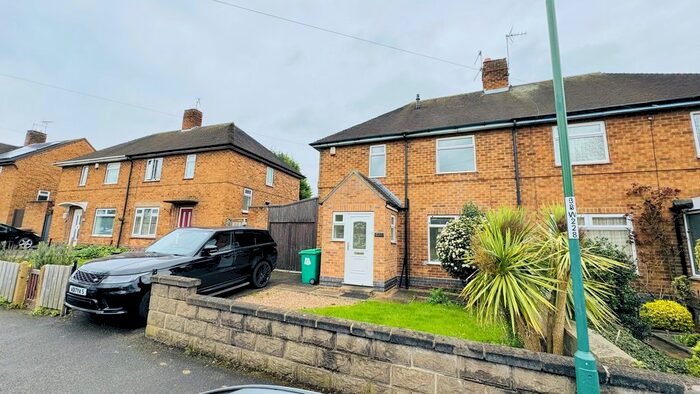 3 Bedroom Semi-Detached House To Rent In Wollaton Vale, Nottingham, NG8