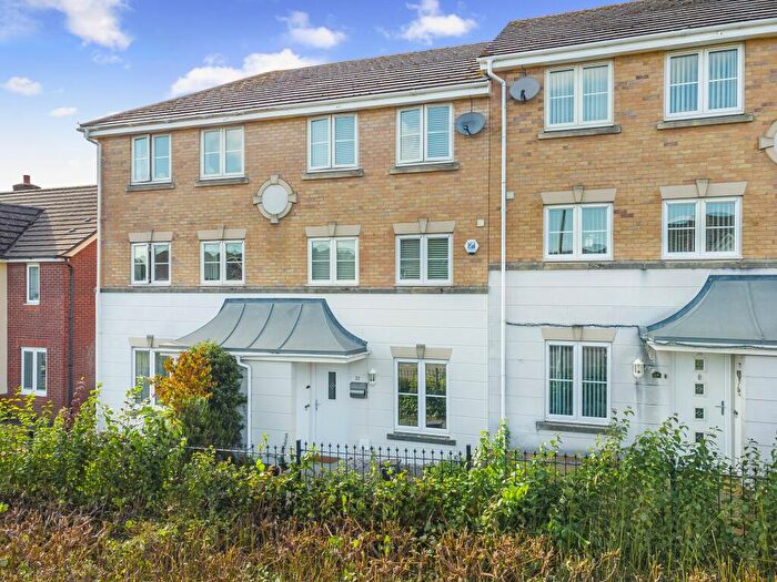 4 Bedroom Town House For Sale In Blunt Road, Beggarwood, RG22