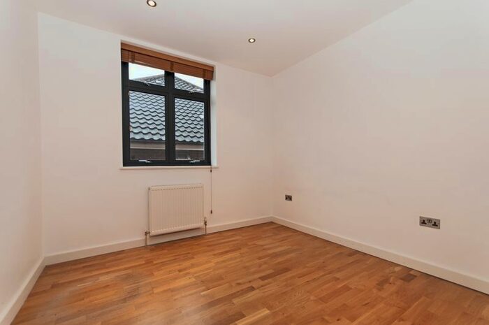 2 Bedroom Flat To Rent In Bourne Hill, London, N13