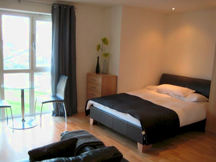 Apartment To Rent In Masshouse Studio - Refurbished, B5