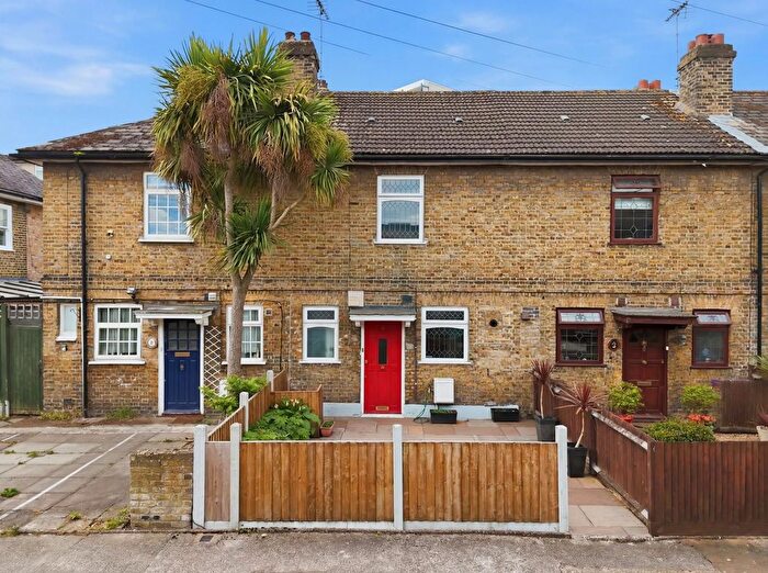 2 Bedroom Terraced House For Sale In Parsonage Street, London, E14