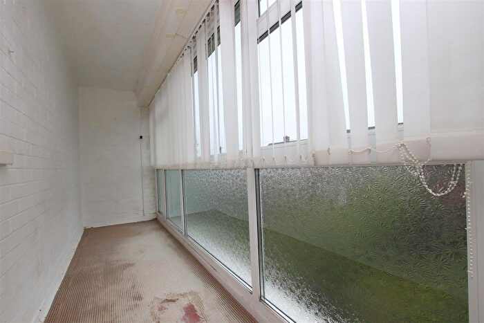 2 Bedroom Maisonette For Sale In Mincinglake Road, Stoke Hill, Exeter, EX4