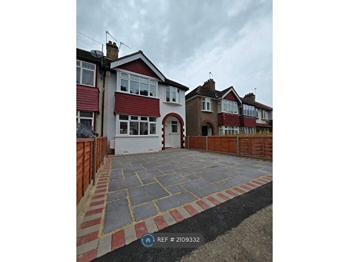 3 Bedroom Terraced House To Rent In Glenn Avenue, Purley, CR8