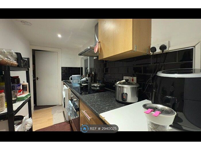 2 Bedroom Flat To Rent In Hanworth Road, Hounslow, TW4